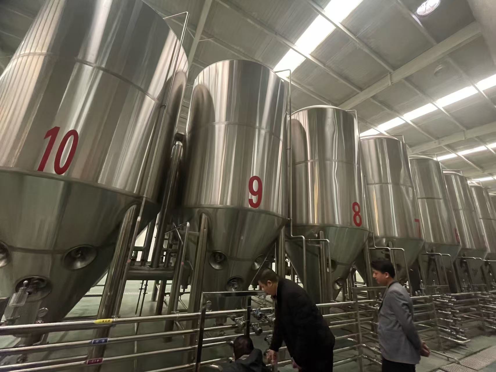 济宁精酿啤酒设备厂—平面布置、设备设计、制造、调试、培训等一条龙服务